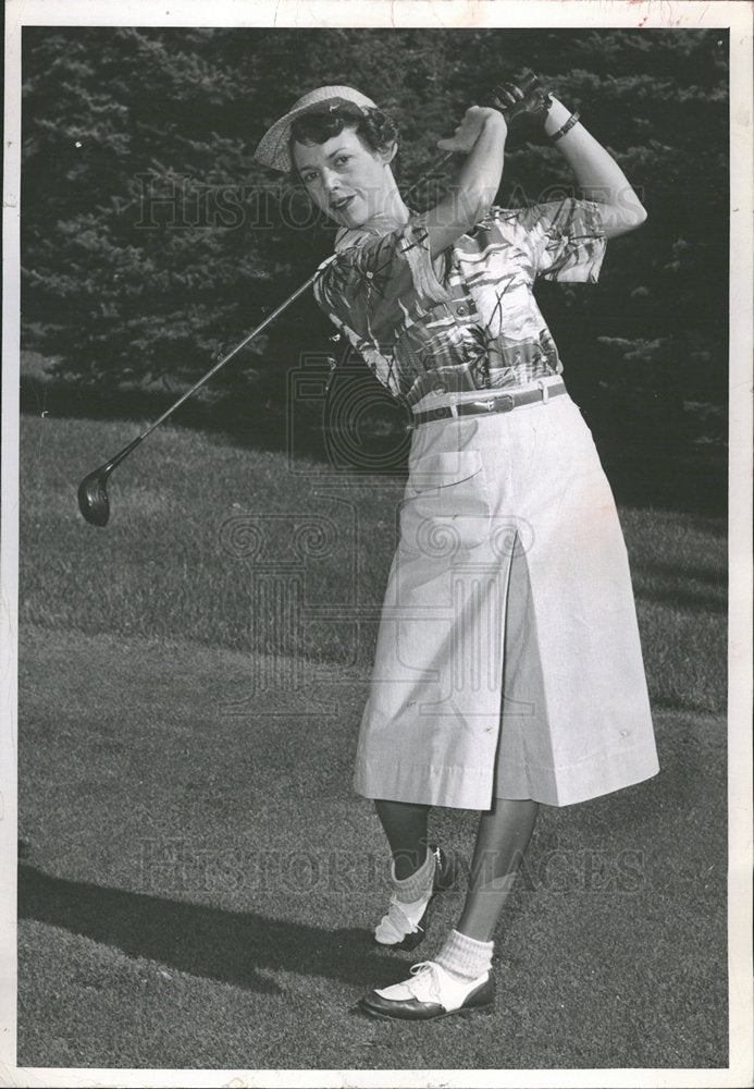 1950 Helen Hyman swings game golf-Historic Images
