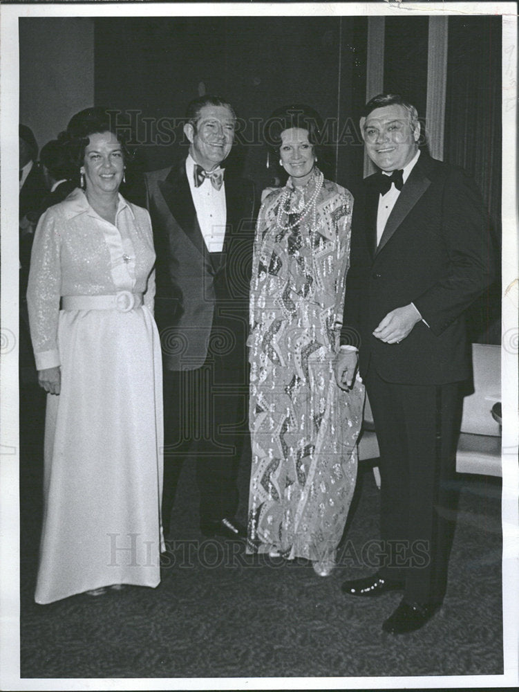 1972 Press Photo Isaacson benefit General Hospital Rose - Historic Images