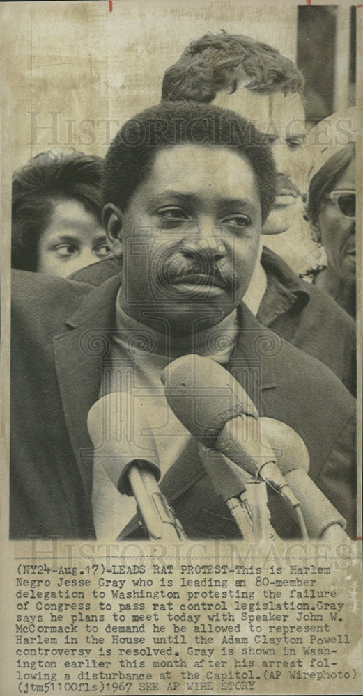 1967 Press Photo Jesse Gray Protest lack of rat control - Historic Images