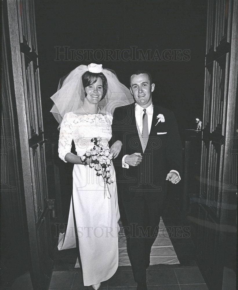 1964 Press Photo Newlywed Mr And Mrs Barkley Clark - Historic Images