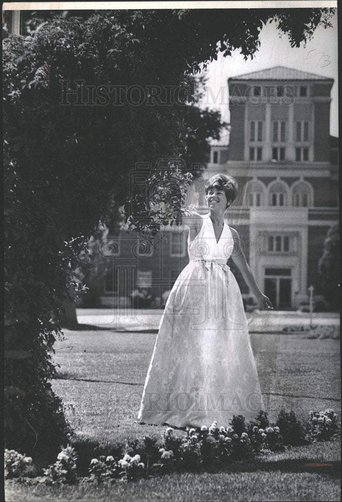 1969 Press Photo Mrs. Allan Lackner Wears Elinor Simmon - Historic Images