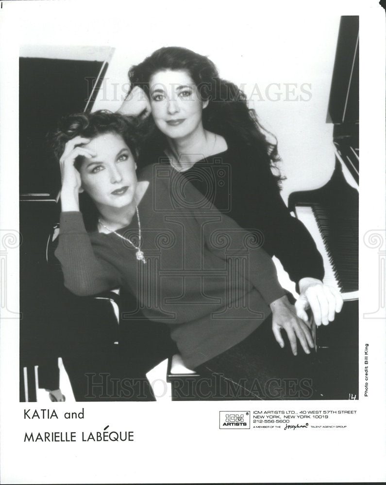 1988 Press Photo Entertaining Sisters Labeque Pianos - Historic Images