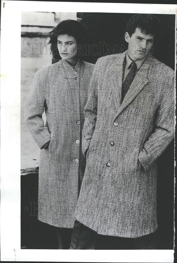 1981 Press Photo Mens Womens Topcoats Barnes Design - Historic Images