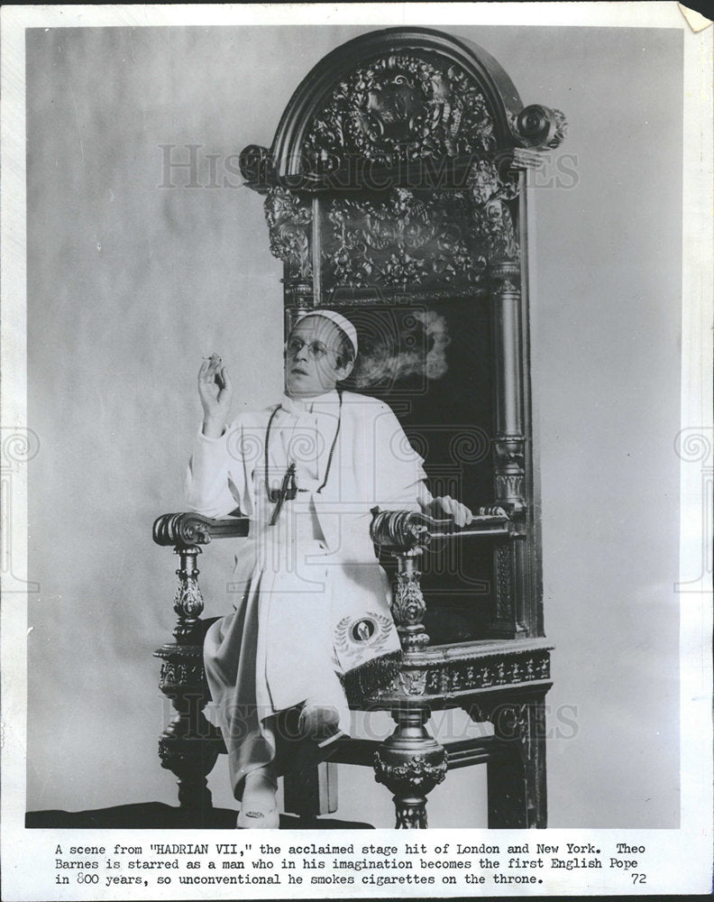1971 Press Photo Theo Barnes Hadrian VII London Play - Historic Images