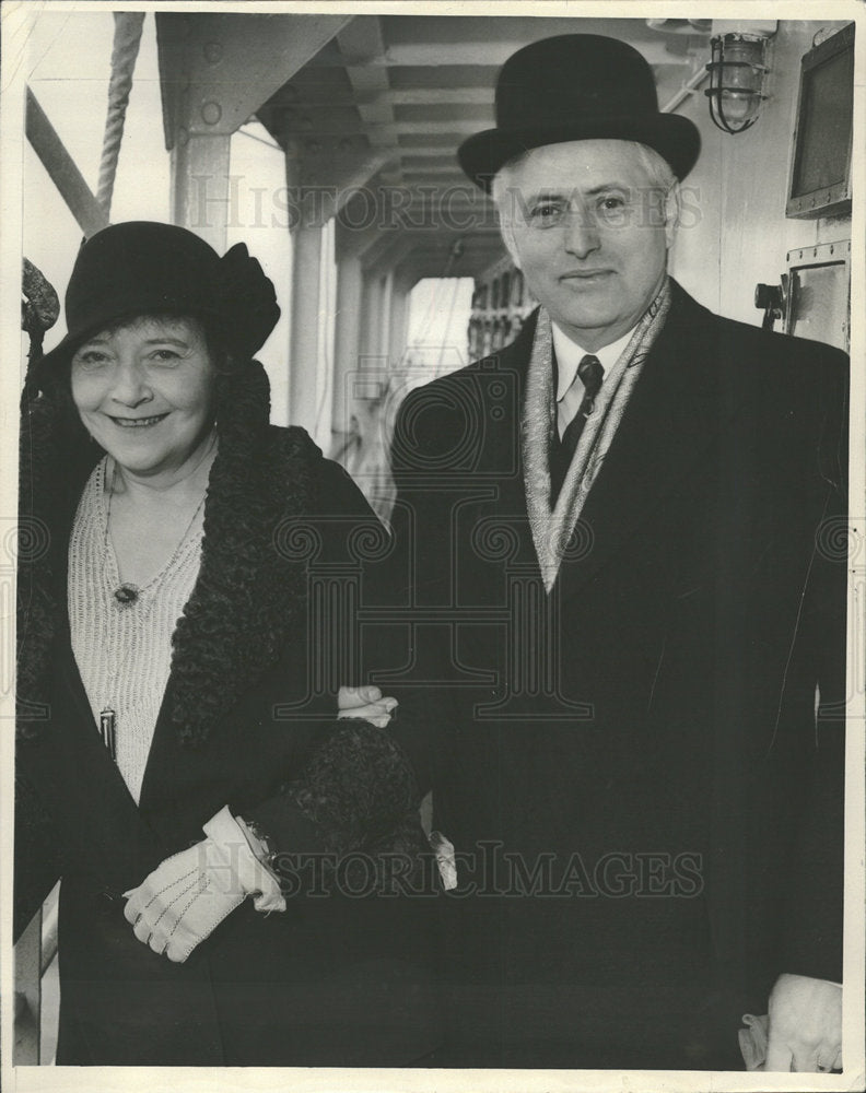 1932 Press Photo Barnett Couple Honeymoon Cruise - Historic Images