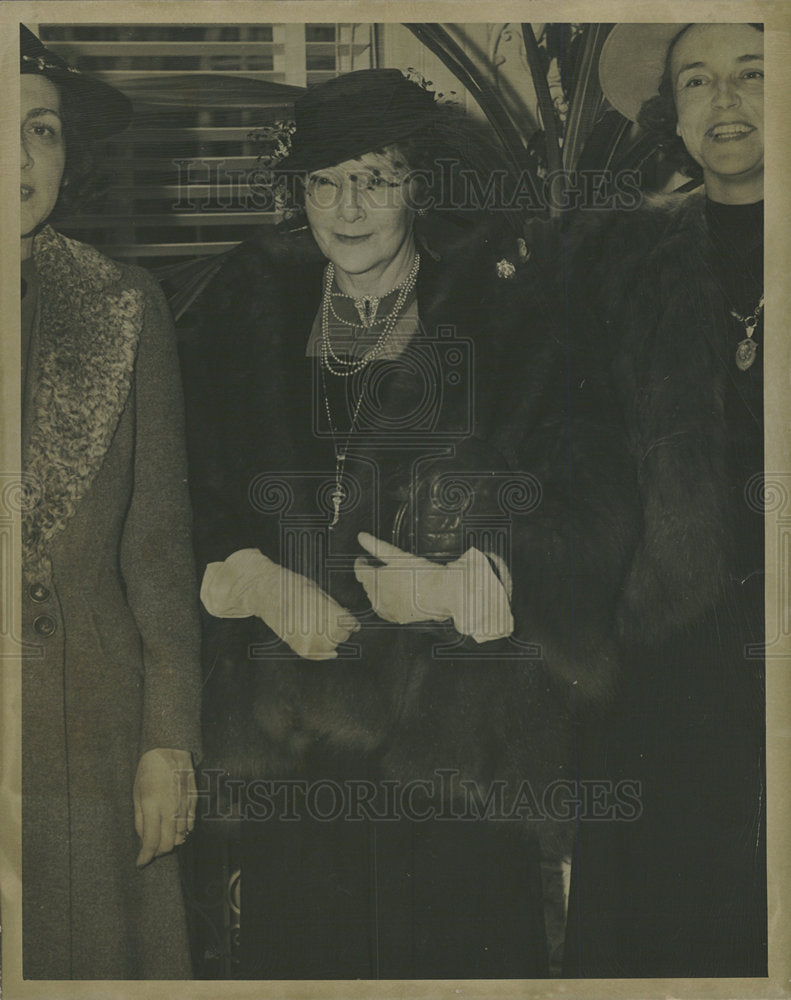 1939 Press Photo Mrs. John T. Barnett - Historic Images