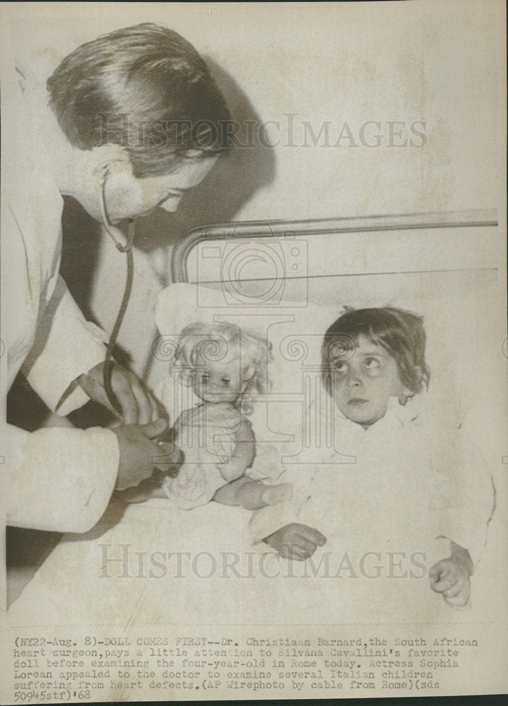 1968 Press Photo South African Heart Surgeon Checks Kid - Historic Images