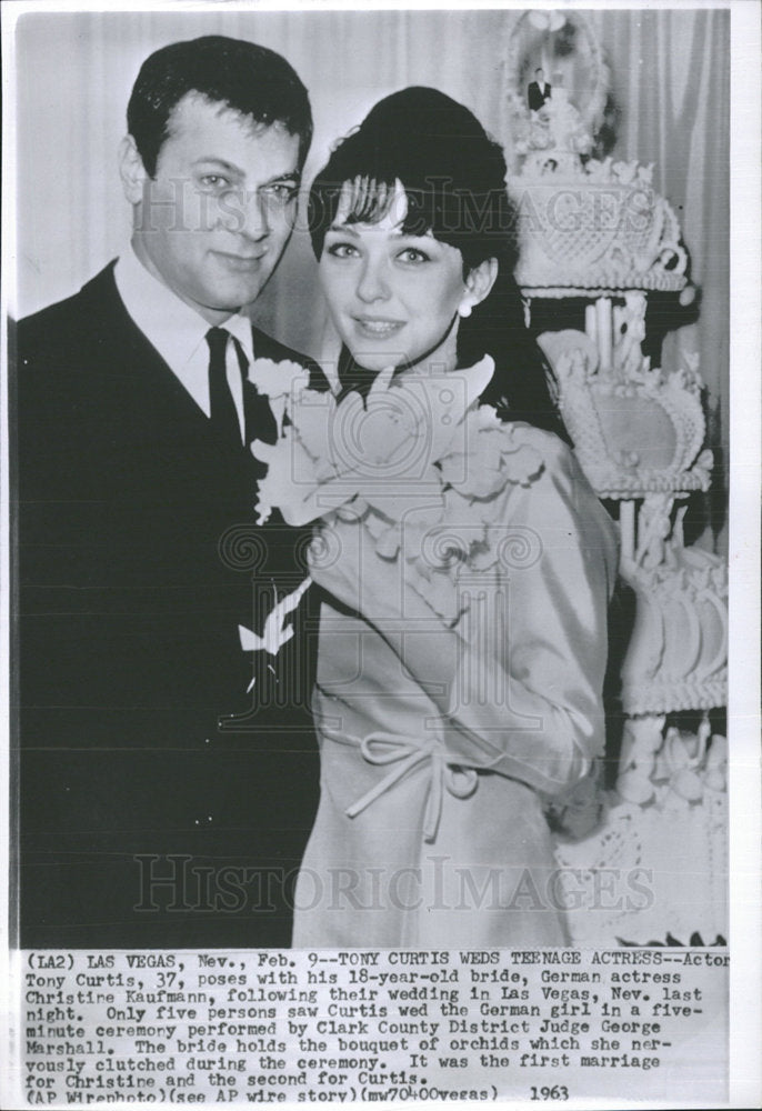 1963 Press Photo Tony Curtis Marries Christine Kaufmann - Historic Images