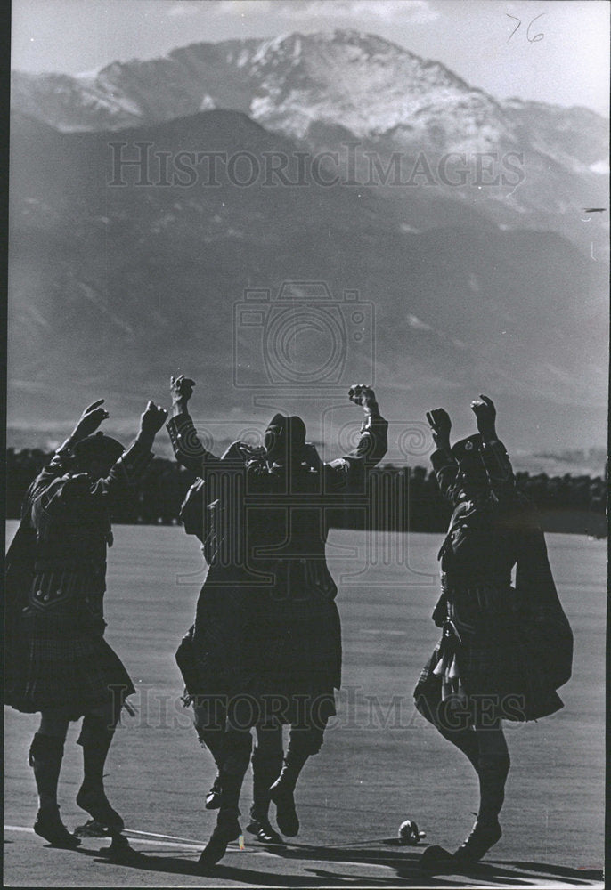 1965 Press Photo  Royal Canadian Air Force Pipes, Drums - Historic Images