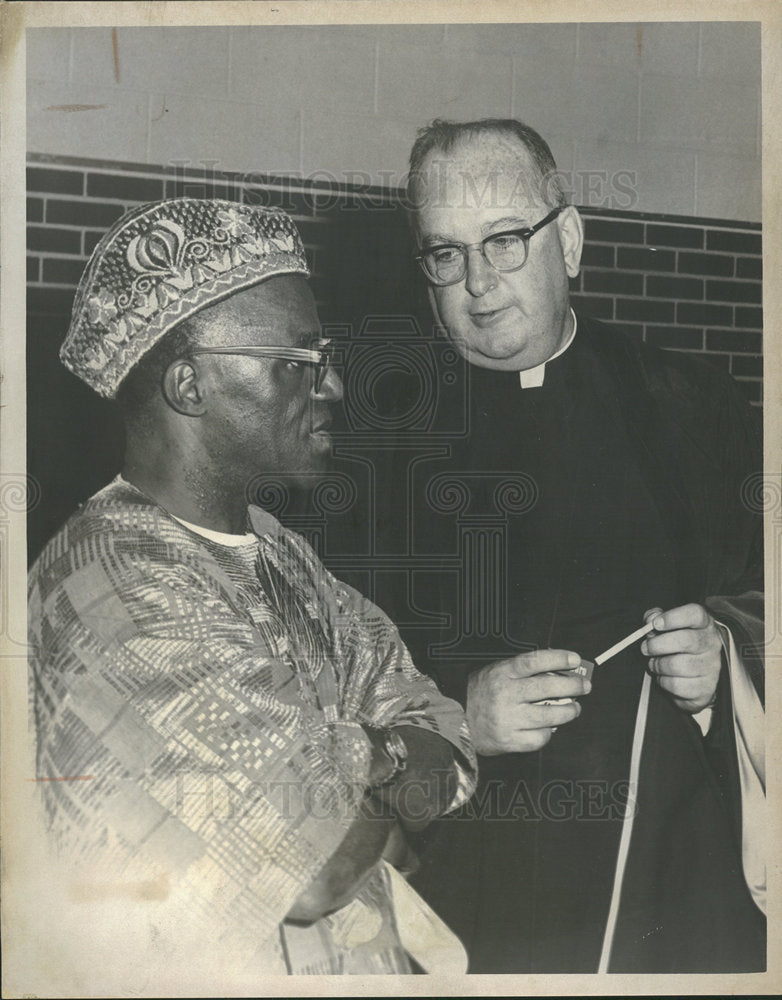 1965 Press Photo Chief S.O. Adebo Rev Richard Ryan U.N. - Historic Images