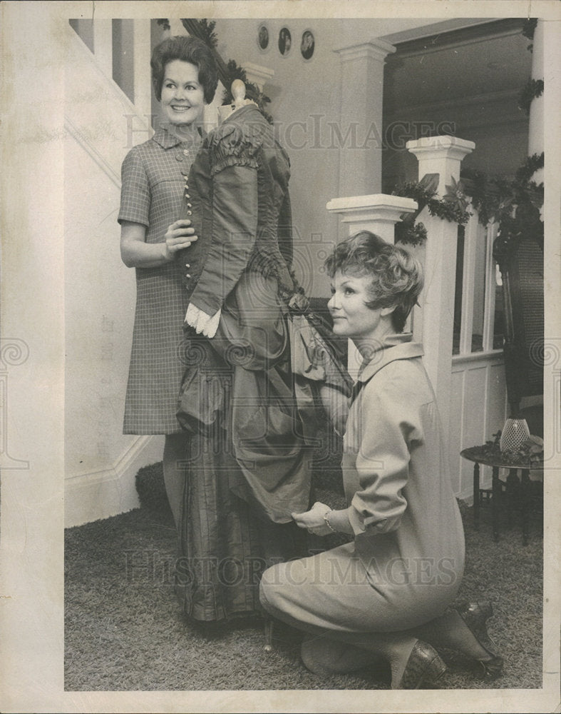1968 Press Photo Mrs. Ronald B. Adams and Mrs. E. Zerr - Historic Images