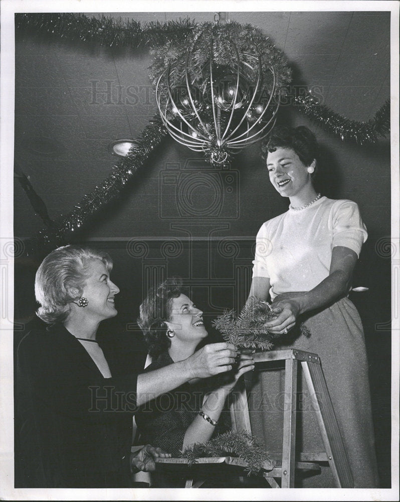 1962 Photo Kappa Christmas Carousel Ar Writer&#39;s Manor - Historic Images