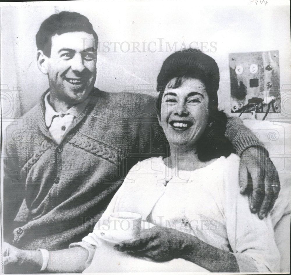 1965 Press Photo D.W. Lawsons After Quintuplets Birth - Historic Images