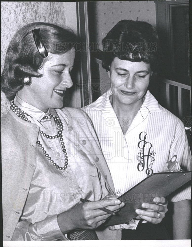 1961 Press Photo Mrs J Anderson, and Mrs Wm. Argall - Historic Images