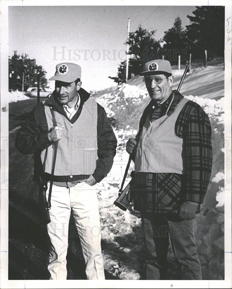 1970 Press Photo Arch Andrews & Jim Foss Hunting Safety - Historic Images