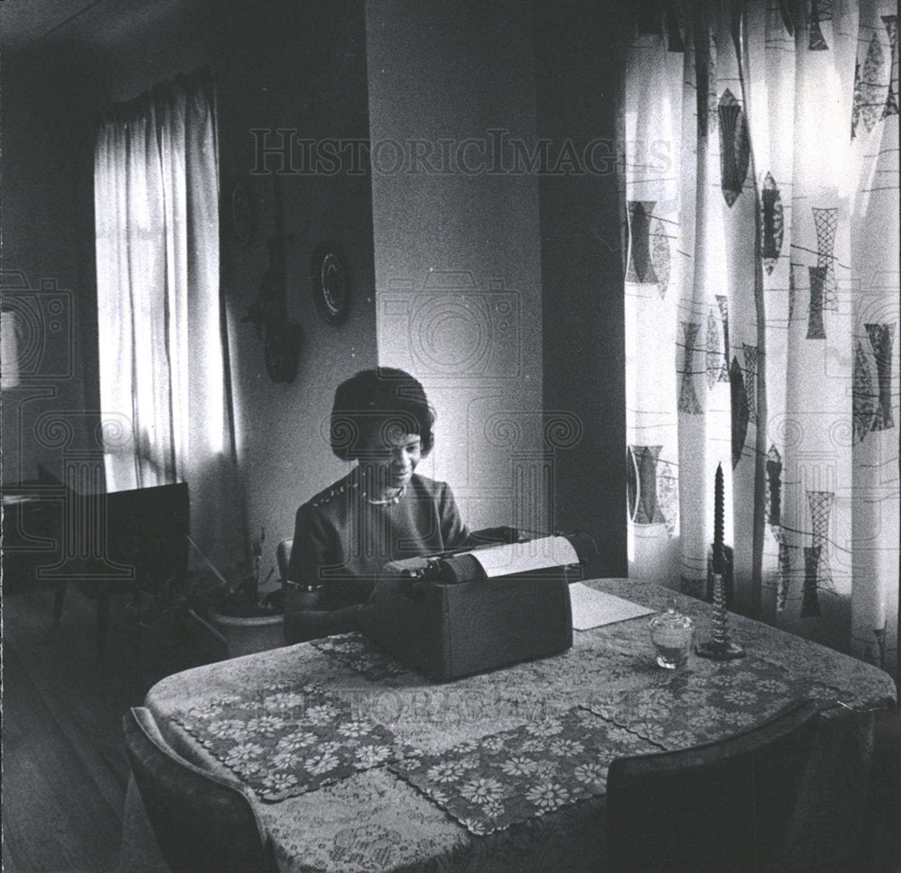 1972 Press Photo Gazella Alexander Denver Poet  - Historic Images