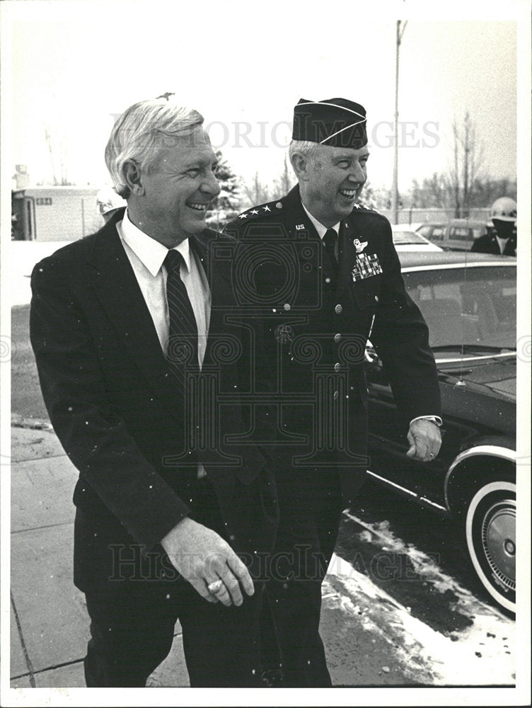1987 Press Photo Sec. Air Force Edward Alridge Lowery - Historic Images