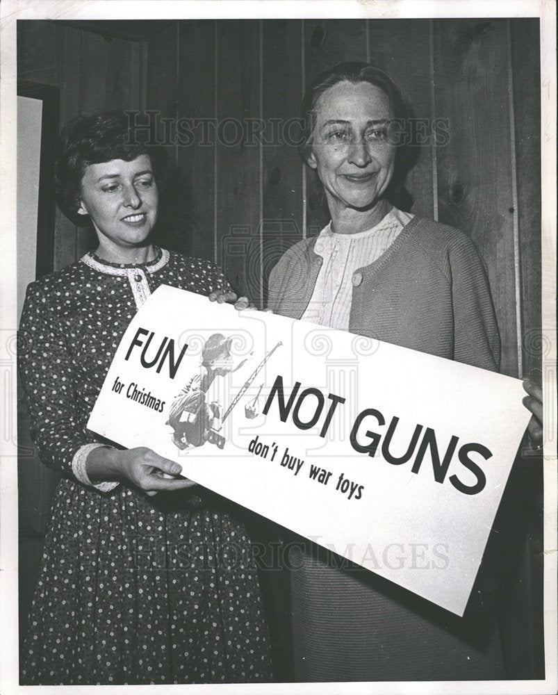 1985 Press Photo Mrs. John Gilmore Protest Guns - Historic Images