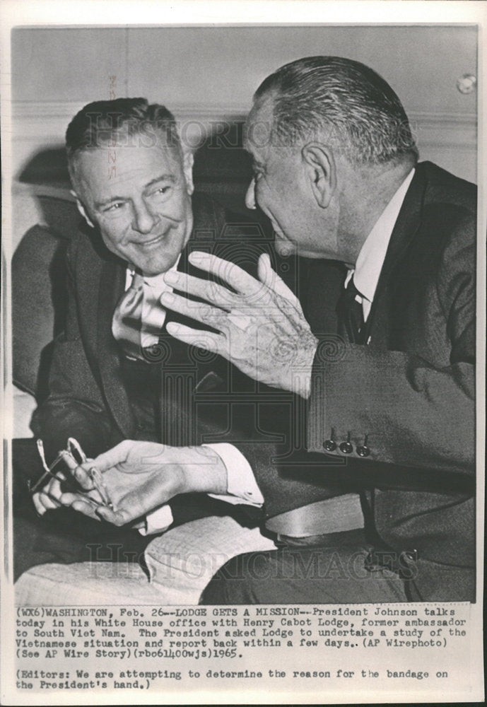 1965 Press Photo President talks with Lodge - Historic Images