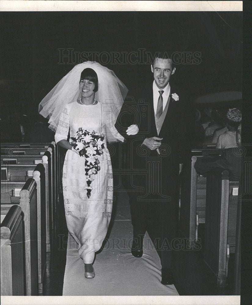 1967 Press Photo Miss Mona Lynn Montes Dumont Clark Pic - Historic Images