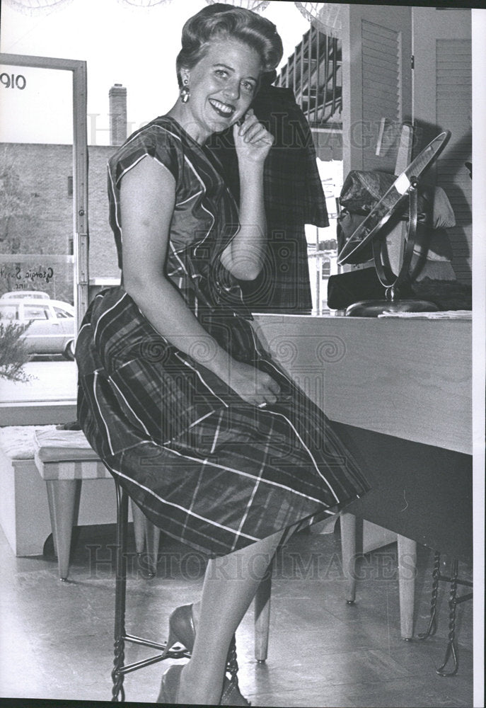 1960 Press Photo Mrs. William Cozart - Historic Images