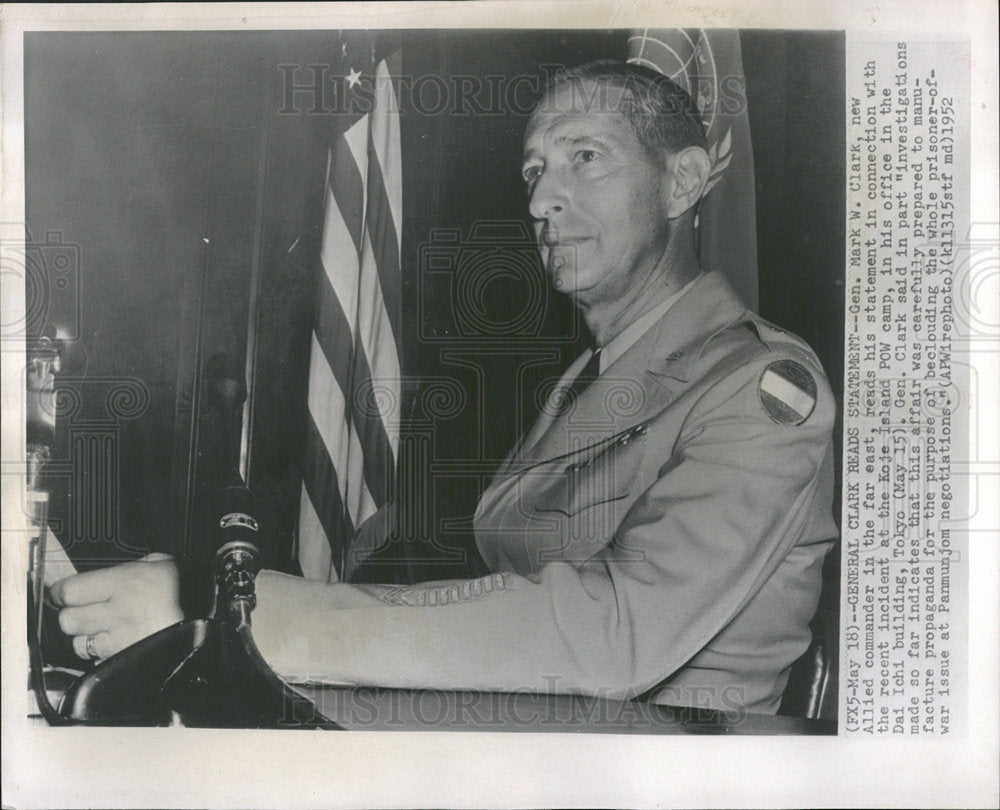 1952 Press Photo Mark Clark POW camp Koje Island east  - Historic Images