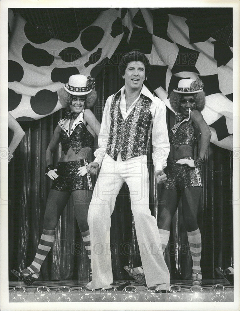 1976 Press Photo Bert Convy Singer Quiz Show Host - Historic Images