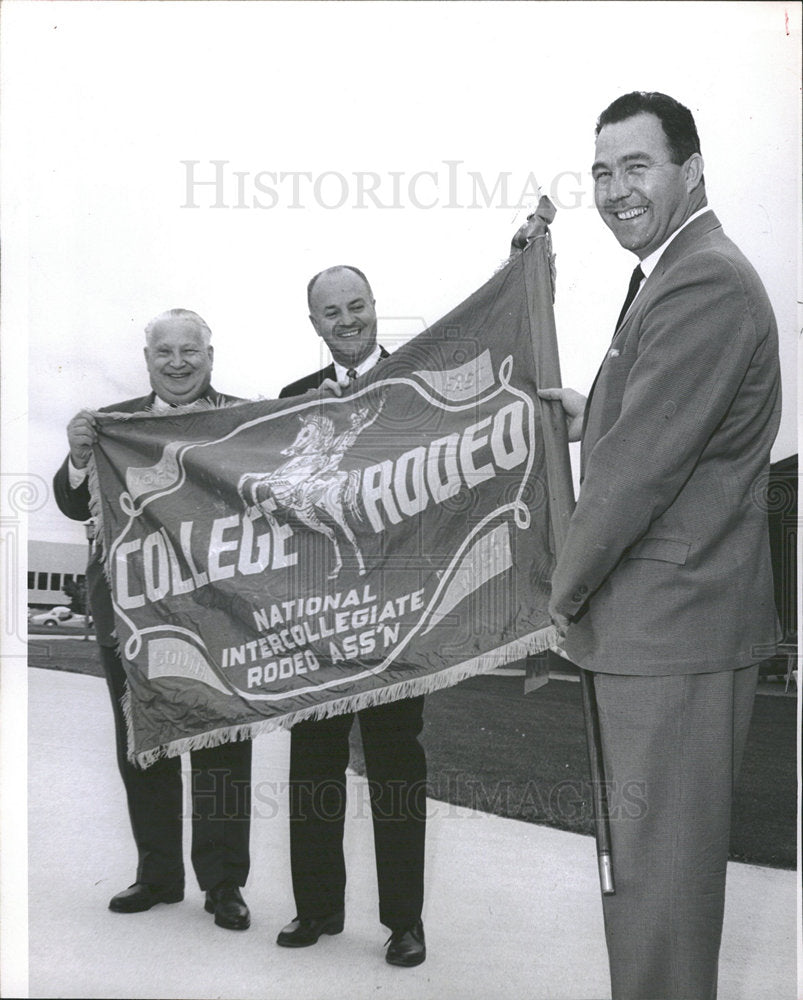 1963 Press Photo Dick Fletcher Holds Rodeo Banner - Historic Images