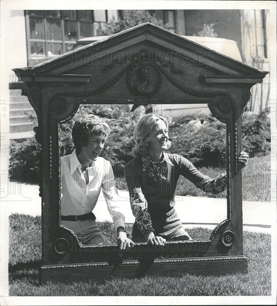 1973 Press Photo Mrs John Flobeck Roderic McCulloch  - Historic Images