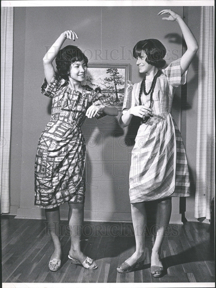 1984 Press Photo Josephena Flores Dance School Chicago - Historic Images