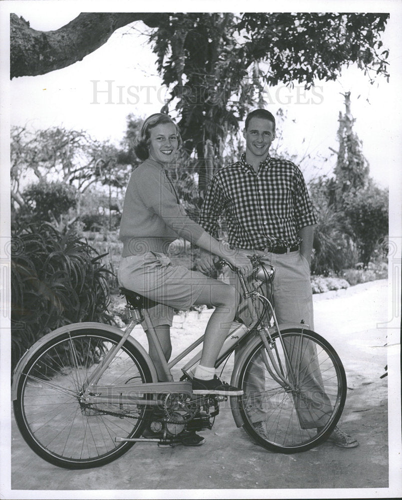 1956 Press Photo Bermuda Road Young Collegians Barbara - Historic Images
