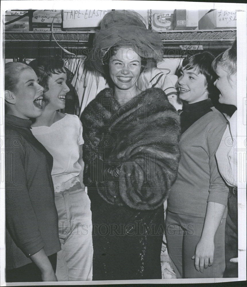 1960 Press Photo Beauty Nancy Fleming Miss America Hat - Historic Images