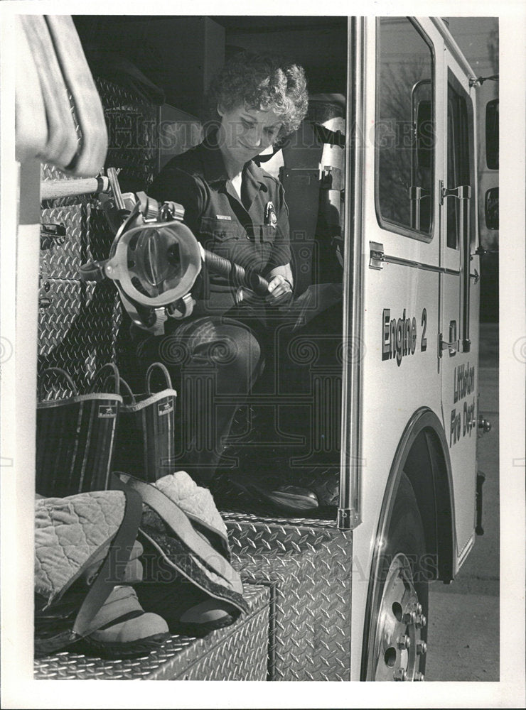 1985 Press Photo Littleton Firefighter Mary Fleming  - Historic Images
