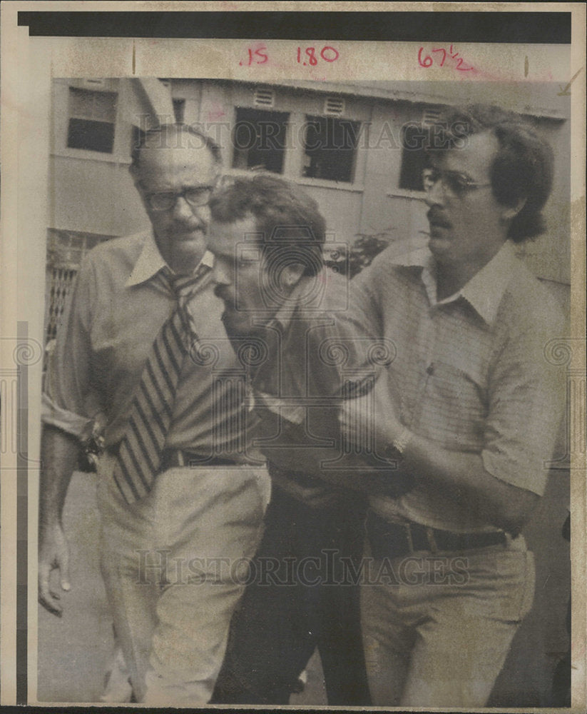 1974 Press Photo Haney Howell Saigon Bureau CBS Network - Historic Images