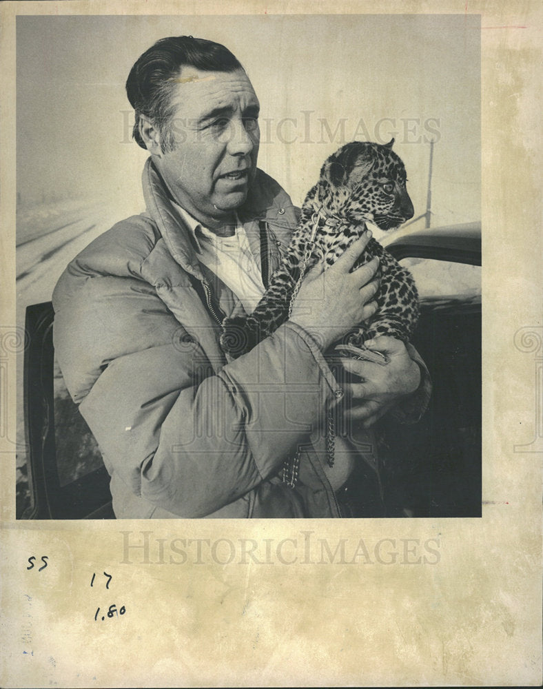 1980 Press Photo Robert Hawkins Wild Animal Collector - Historic Images