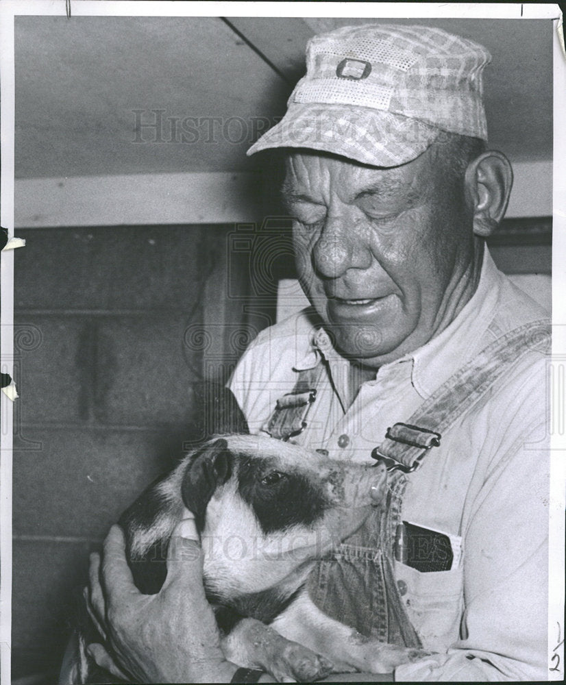 1960 Press Photo Victor Engdahl porker Meat Farm Bred  - Historic Images