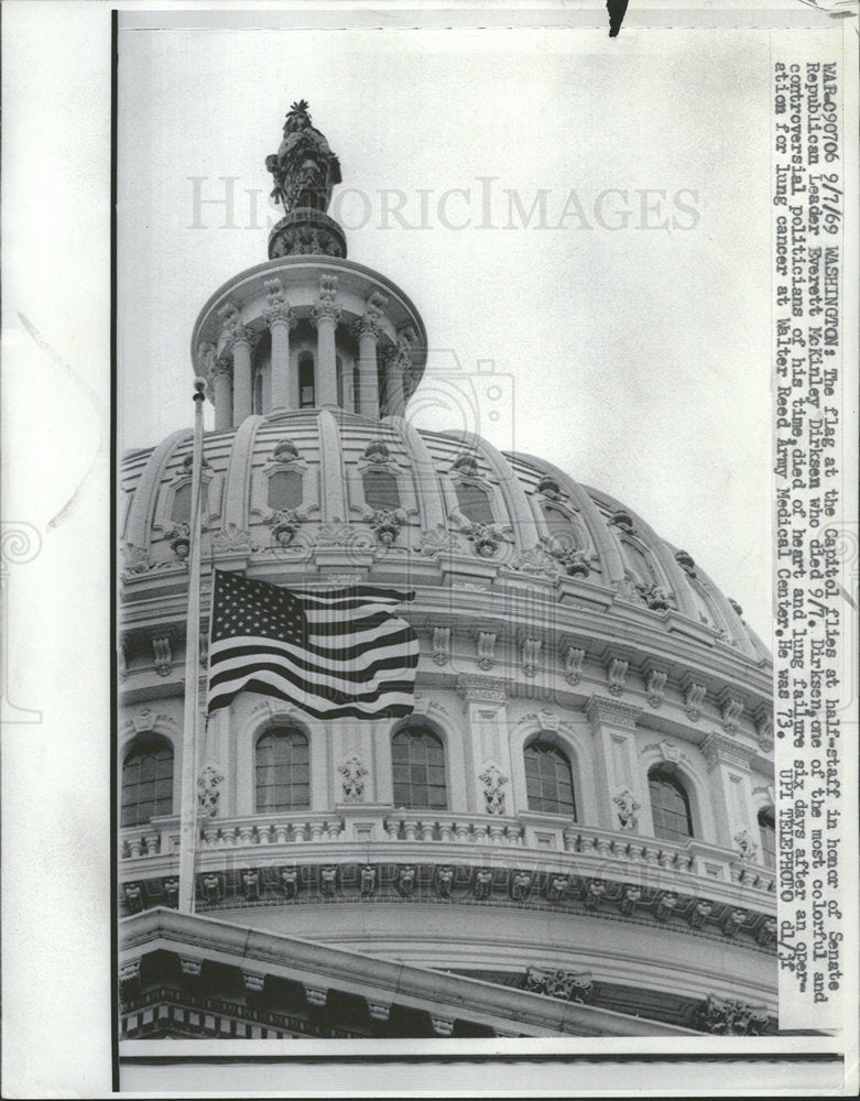 1969 Press Photo U.S. Capitol Flag  - Historic Images