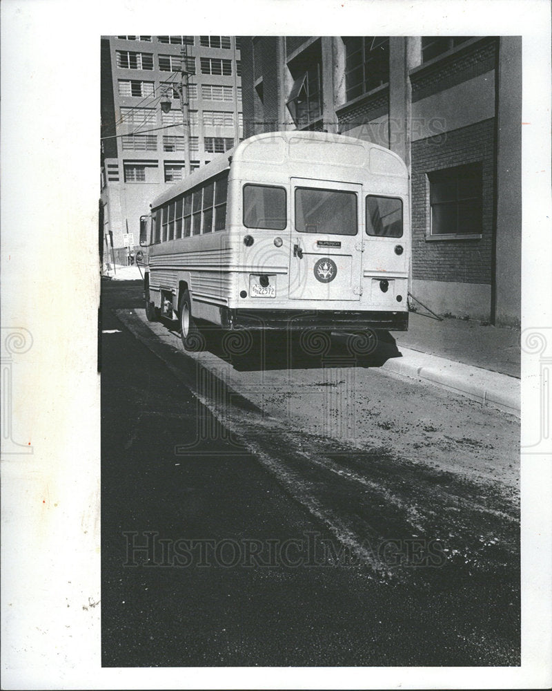 1978 Press Photo Federal Marshal bus Road Detroit Press - Historic Images