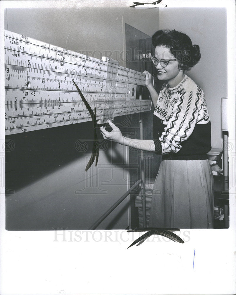 1962 Press Photo Margaret Wilkinson Teacher Science - Historic Images