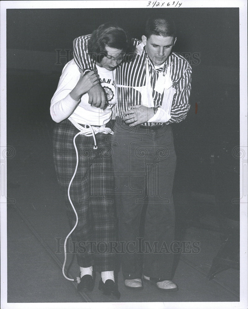 1960 Press Photo Harriet Birch Paul Yunker MSU Rescue - Historic Images