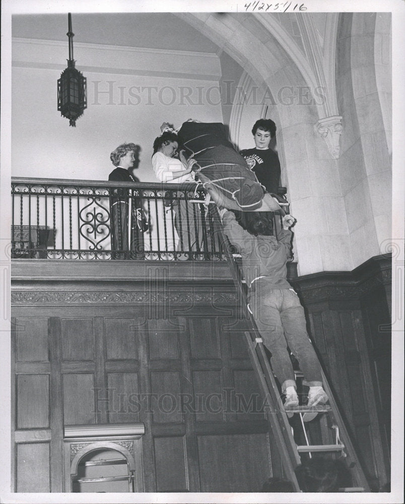 1960 Press Photo Michigan University Research Team - Historic Images