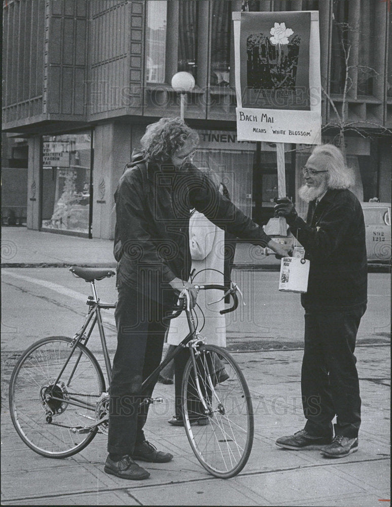 1973 Press Photo Dr Arthur Evans Pacifist Physician - Historic Images