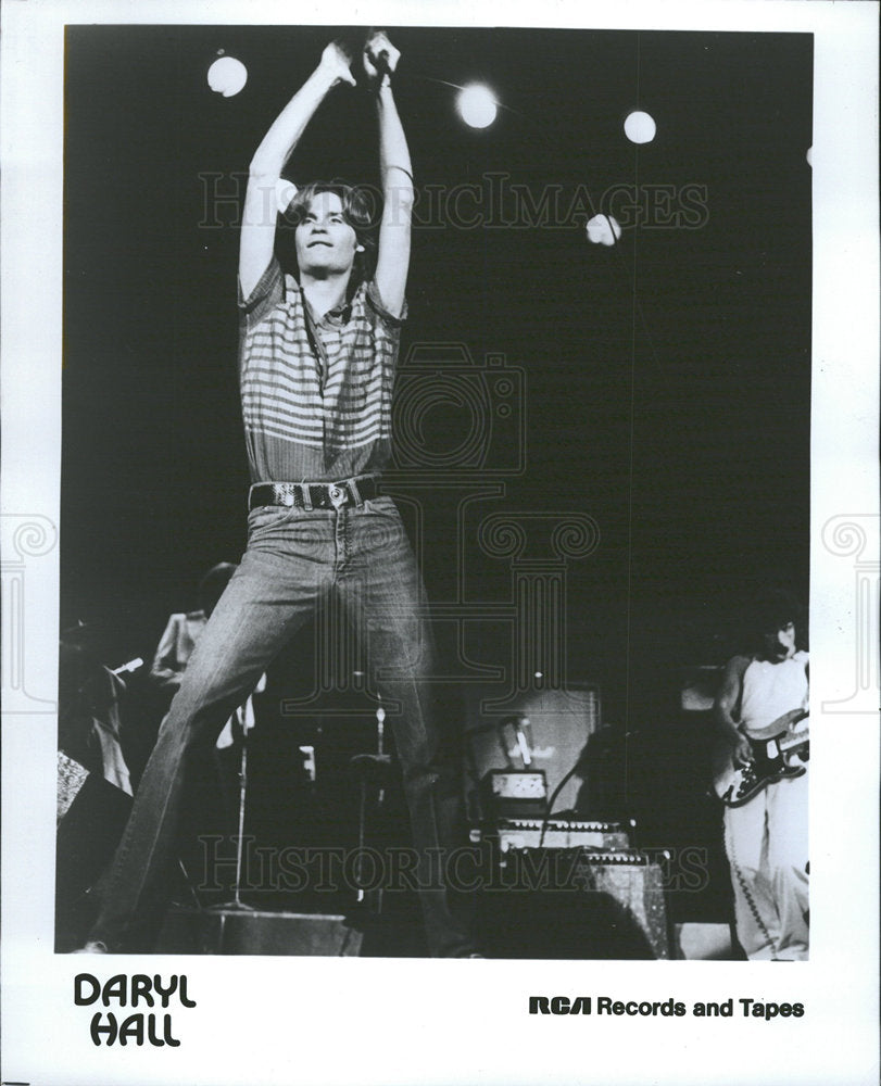 1977 Press Photo Daryl Hall Guitarist Robert Frip Pipes - Historic Images