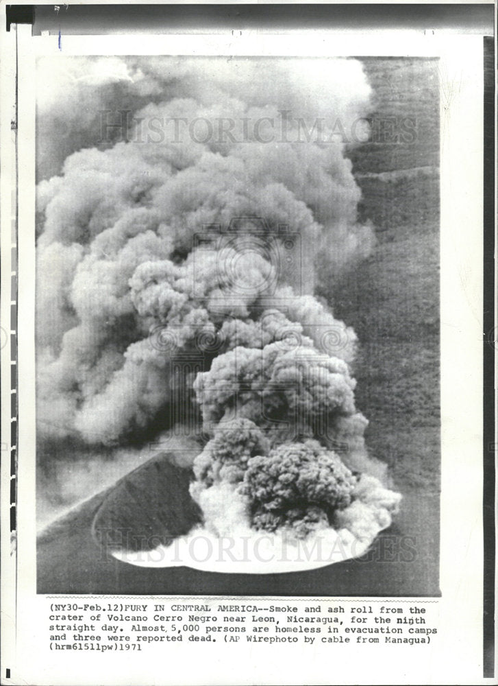 1971 Press Photo Fury Central America Volcano Cerro  - Historic Images