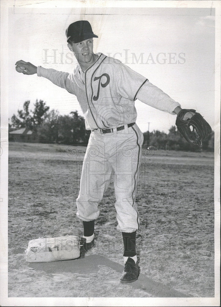 1952 BILL FADDIS REGIS SECOND BASEMAN-Historic Images