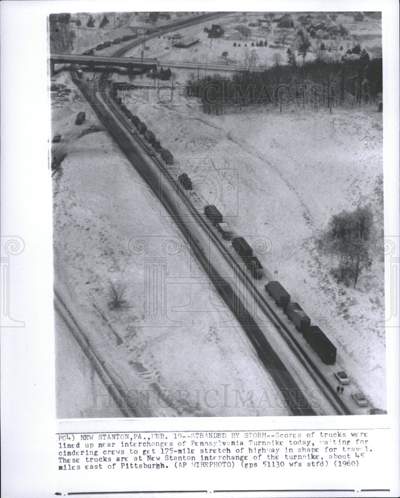 1960 Press Photo Scores Trucks Pennsylvania Turnnike - Historic Images