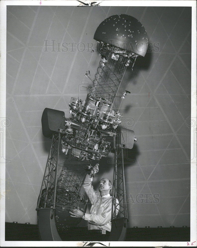 1964 Press Photo Genon Billeadeaur Proffoser  - Historic Images