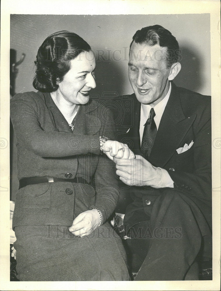 1937 Press Photo Magda Fontanges Claiming Charles - Historic Images