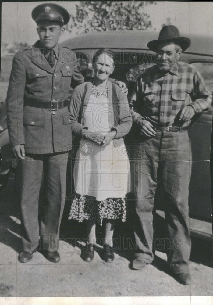 1943 Press Photo Joe P. Hartinez Congressional Medal - Historic Images