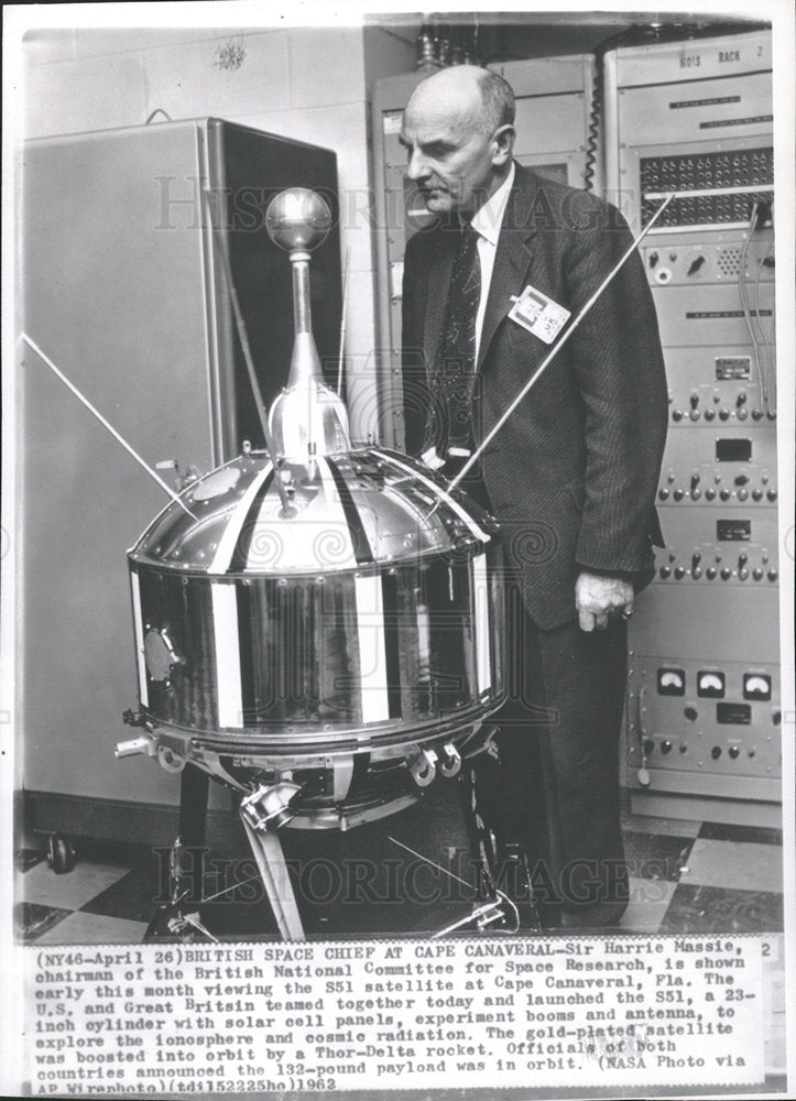 1962 Press Photo Sir Harrie Massey Maths Physicist Mich - Historic Images